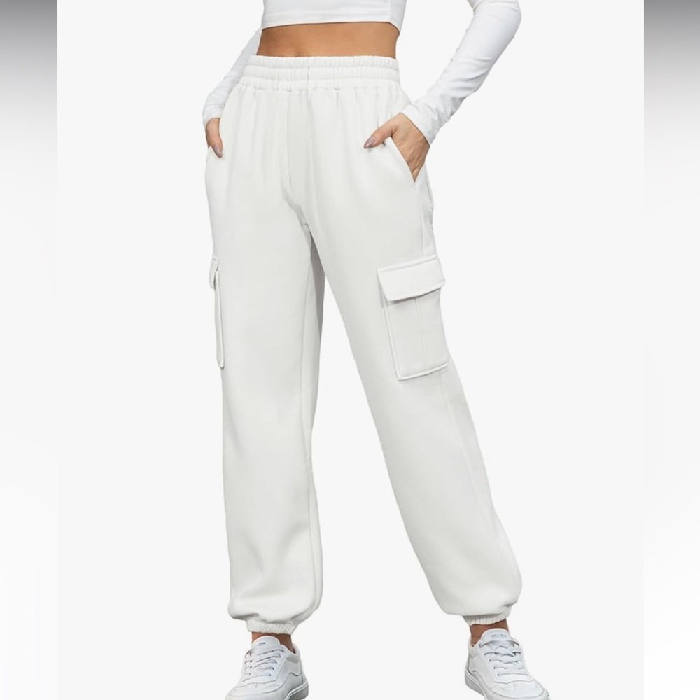New women’s fleece cargo sweatpants white size large